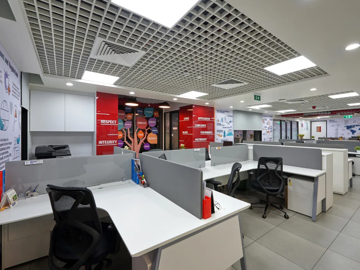 Open-plan workstations with red accents, Juinagar