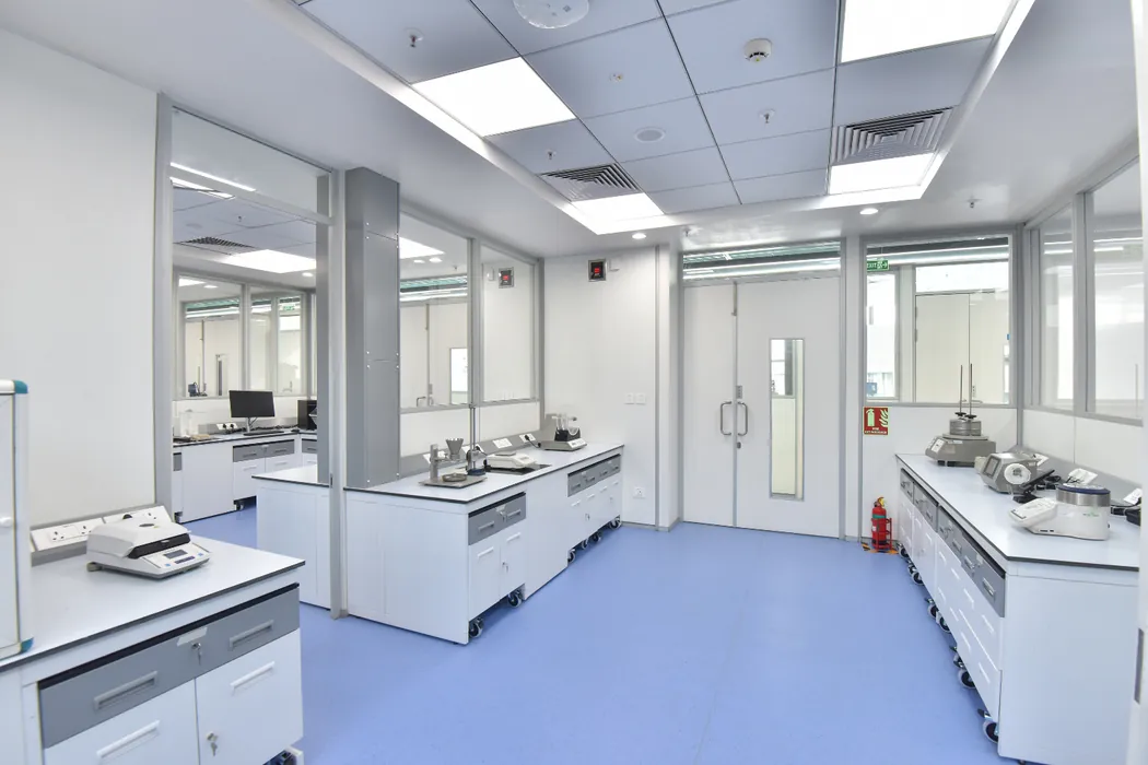 Weighing and sampling room with balances and observation windows