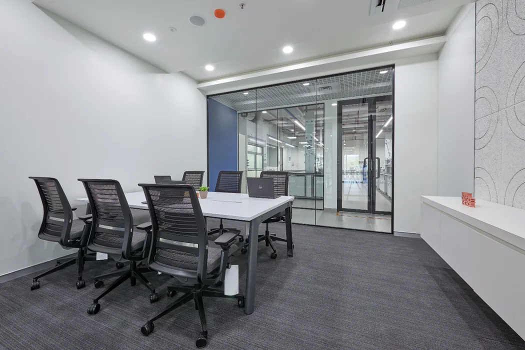 Meeting room with glass partition overlooking the laboratory