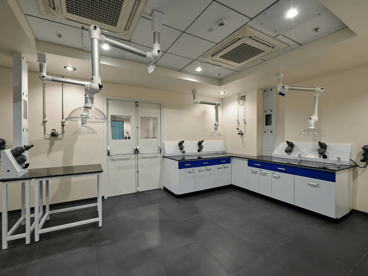 L-shaped lab with large canopy hoods and bench runs