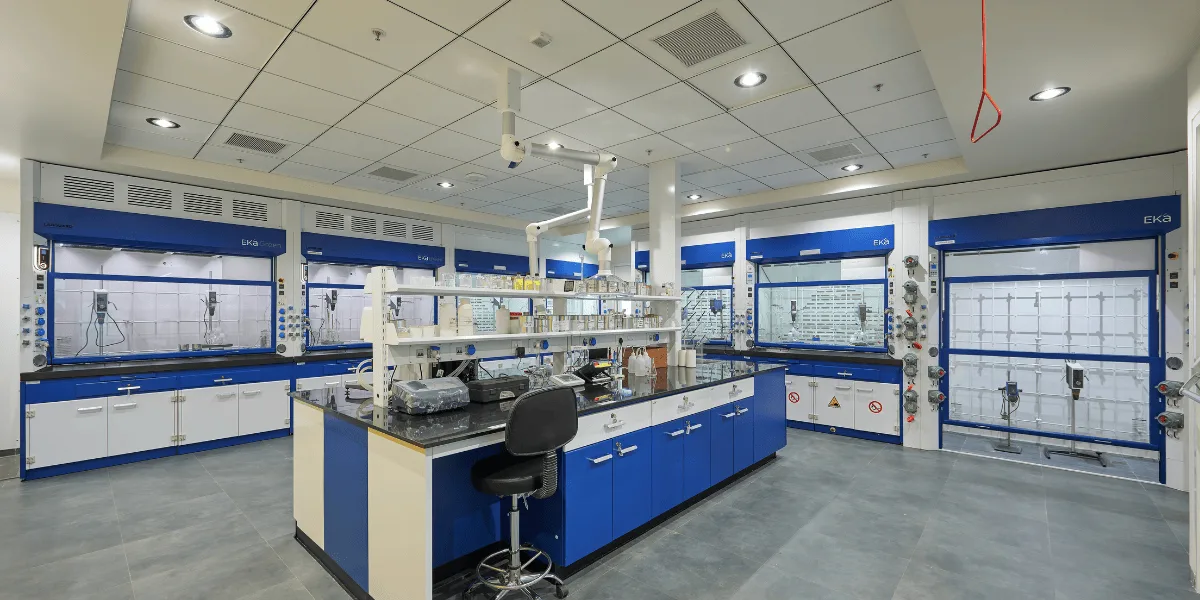 Panoramic lab with multiple fume hoods on both walls and central island bench