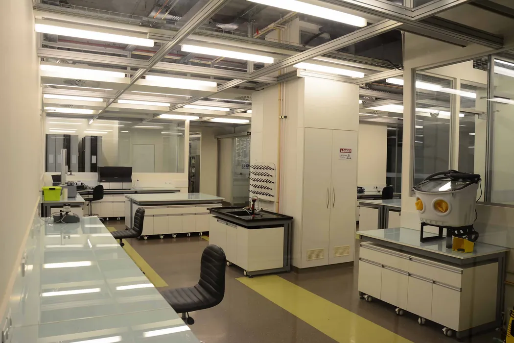 Laboratory with movable island benches, instruments and storage cabinets