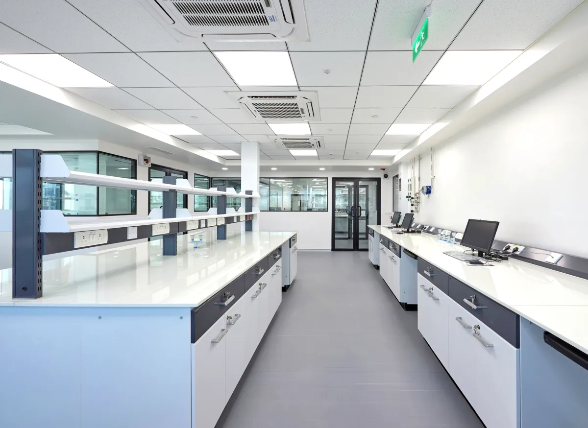 Dual bench runs with reagent shelves and glass-partitioned corridors