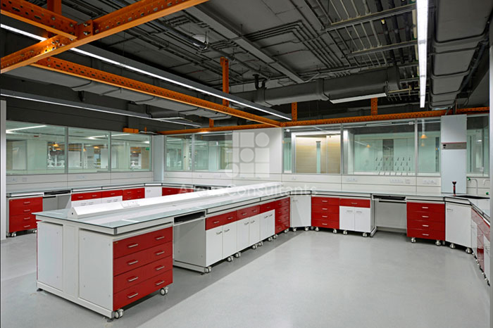 Analytical laboratory and glazed partitions modular having visuals
