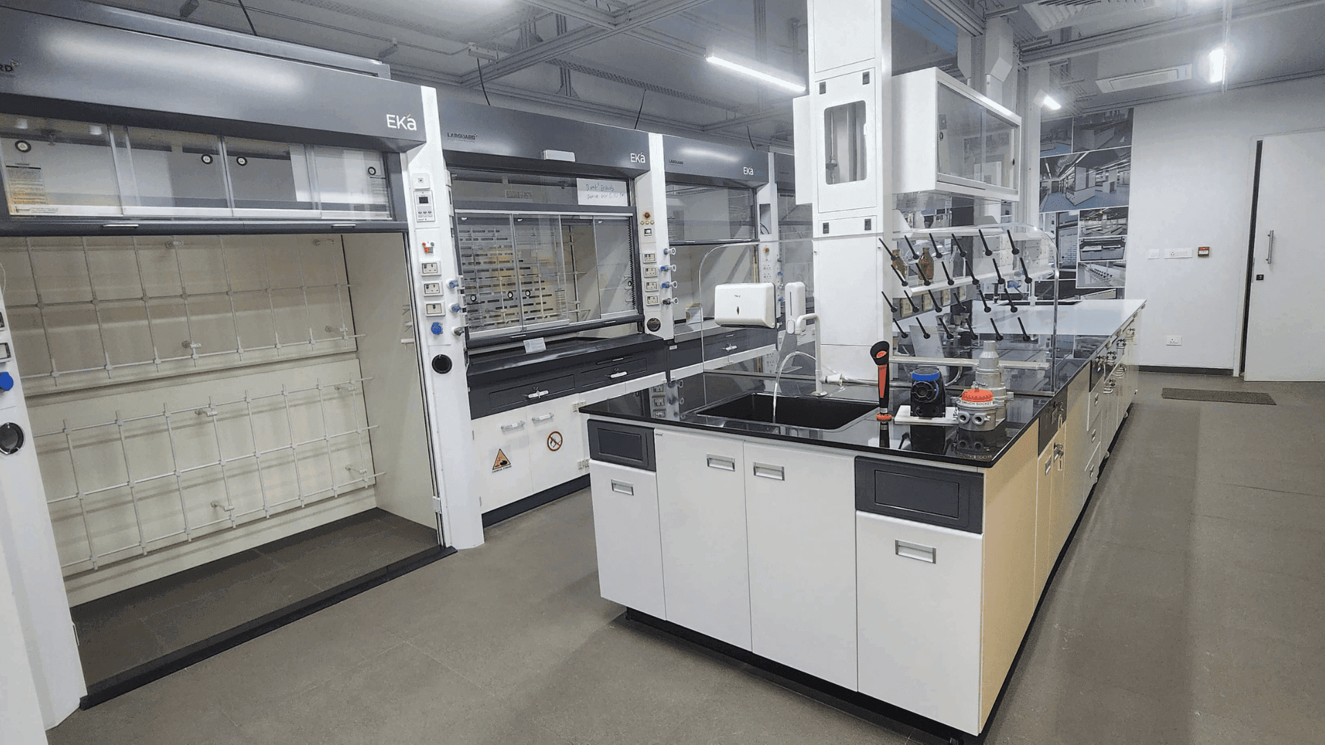 Technical Centre - Walkin fume hood